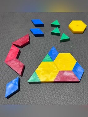 Geometric pattern tiles